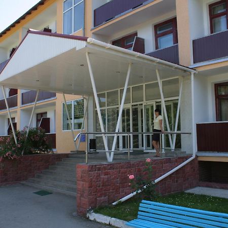 萨塔尼夫 Санаторій Збруч酒店 外观 照片