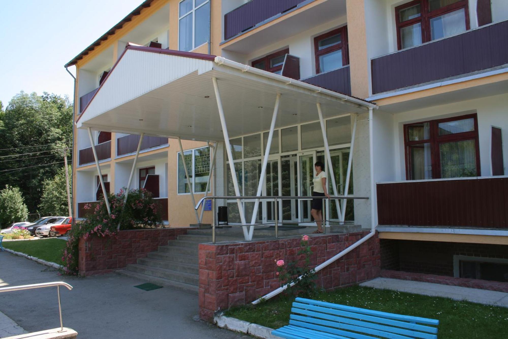 萨塔尼夫 Санаторій Збруч酒店 外观 照片